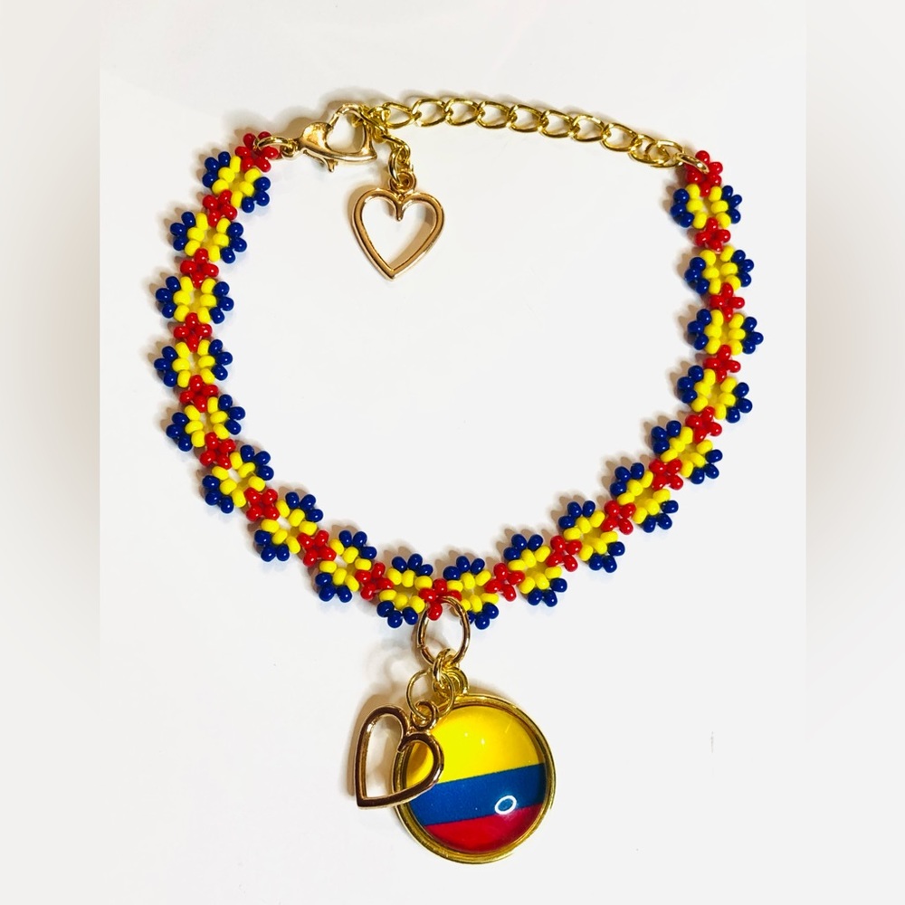 Colombian Beaded Bracelet Red Yellow Blue Gold Heart Clasp Charm NEW